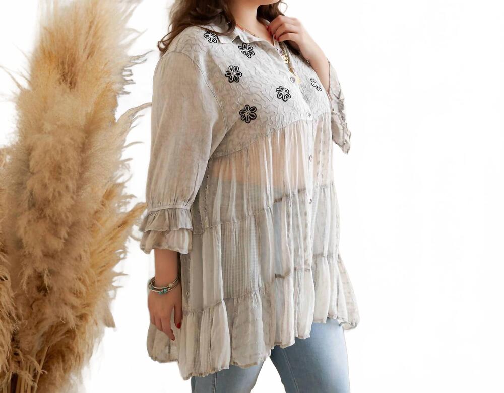 NEW YOUNG THREADS mexican embroidery blouse gathered waist shirt in grey - Picture 4 of 5